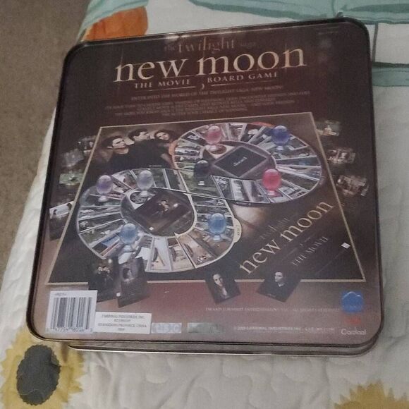 NEW TWILIGHT NEW MOON BOARD GAME - Picture 4 of 6